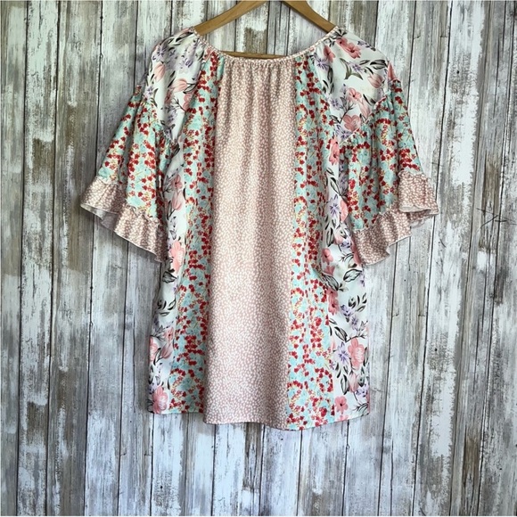 JODIFL Tops - Jodifl Mixed Floral Print Blouse